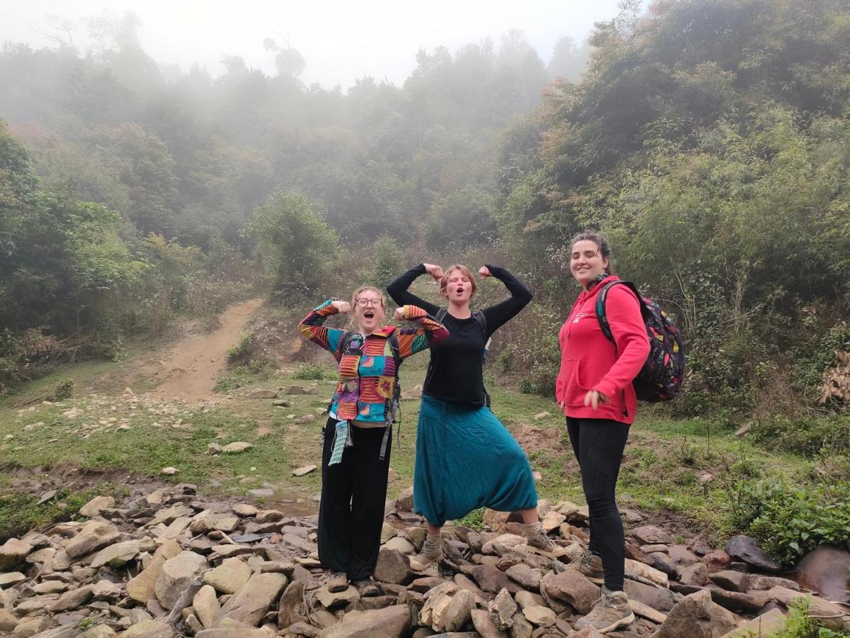 Indigenous Homestay- Trek- Food- Bus Mu Cang Chai Kültér fotó